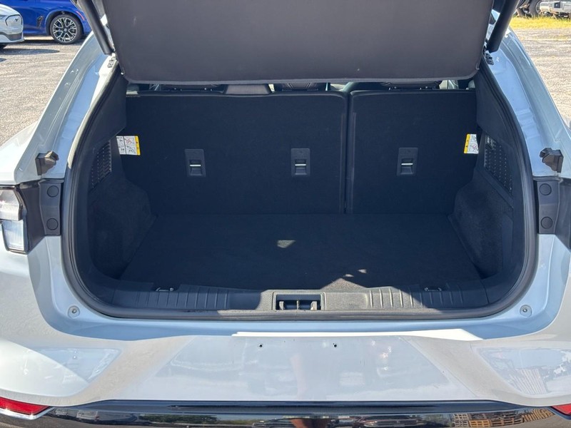 Ford Mustang Mach-E Vehicle Full-screen Gallery Image 11