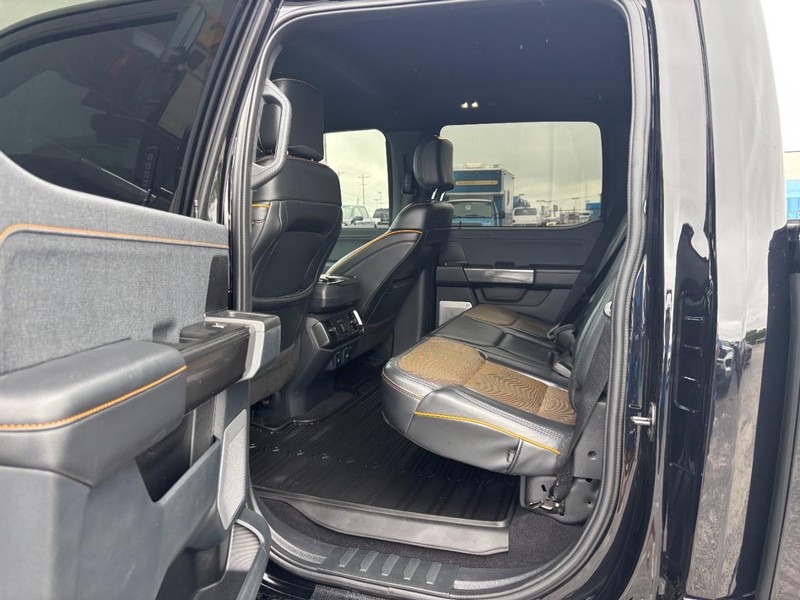 Ford F-150 Vehicle Full-screen Gallery Image 12