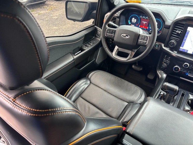 Ford F-150 Vehicle Full-screen Gallery Image 13