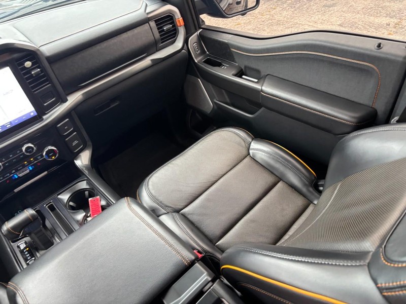 Ford F-150 Vehicle Full-screen Gallery Image 15