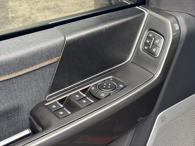 Ford F-150 Vehicle Full-screen Gallery Image 17