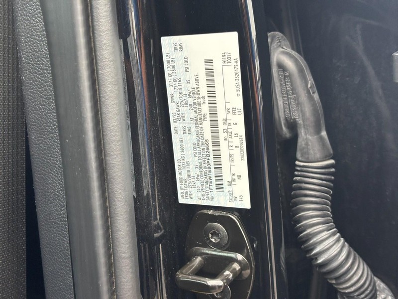 Ford F-150 Vehicle Full-screen Gallery Image 24