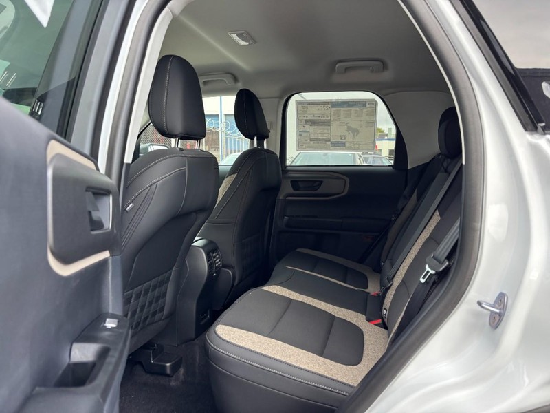 Ford Bronco Sport Vehicle Full-screen Gallery Image 13