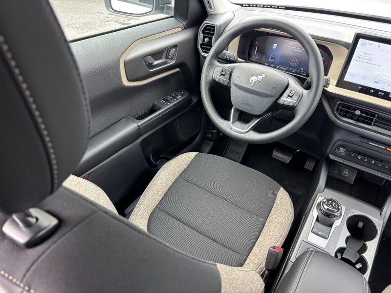 Ford Bronco Sport Vehicle Full-screen Gallery Image 14