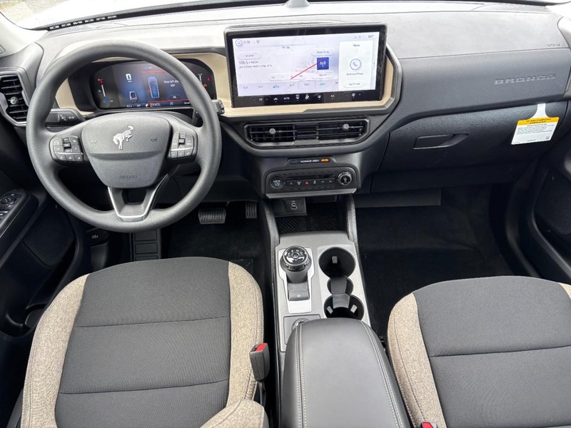 Ford Bronco Sport Vehicle Full-screen Gallery Image 15