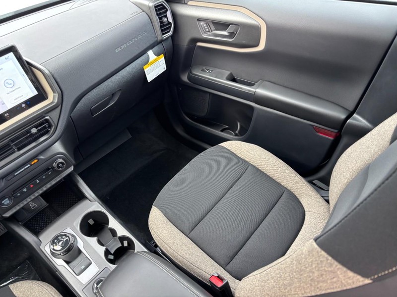 Ford Bronco Sport Vehicle Full-screen Gallery Image 16