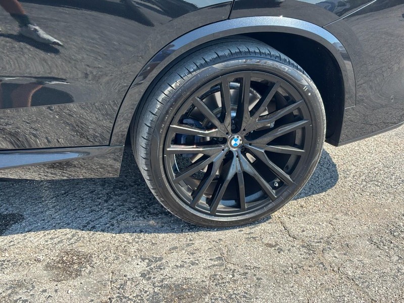 BMW X5 Vehicle Image 12