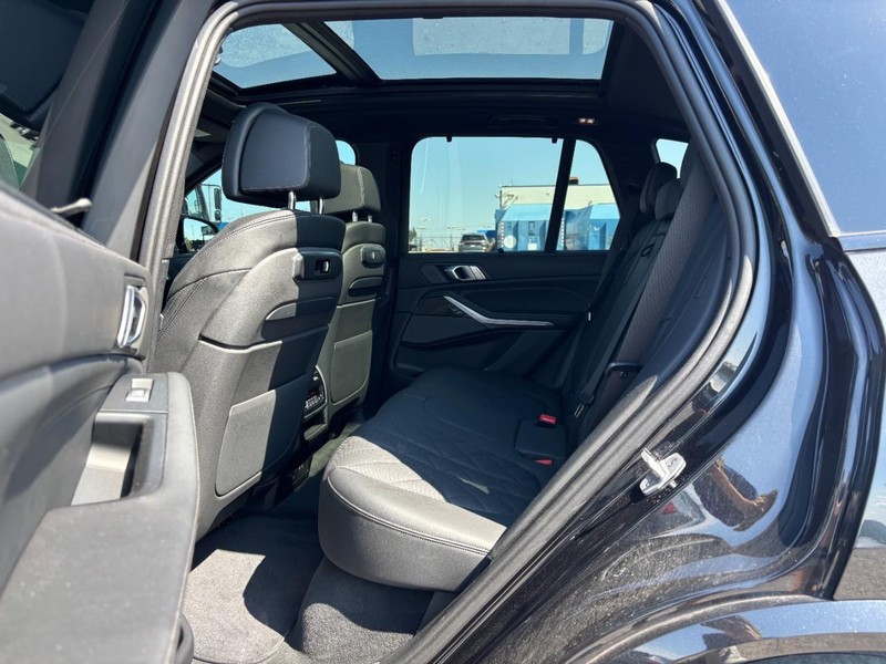BMW X5 Vehicle Image 13