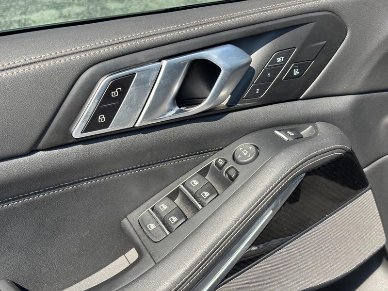 BMW X5 Vehicle Image 18