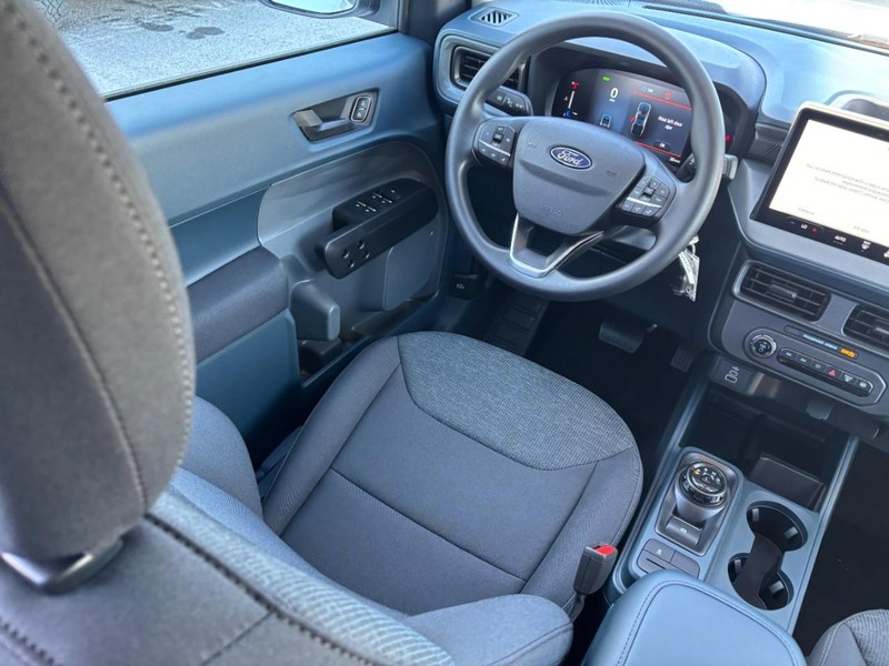 Ford Maverick Vehicle Image 14