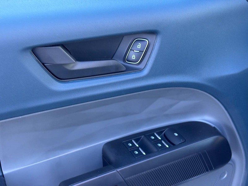 Ford Maverick Vehicle Image 18