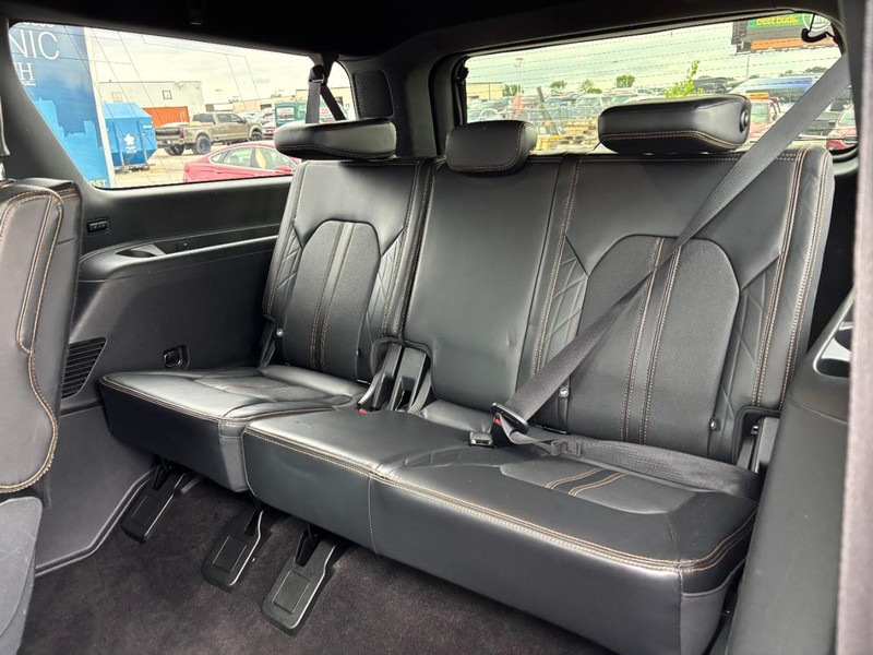 Ford Expedition Max Vehicle Image 13