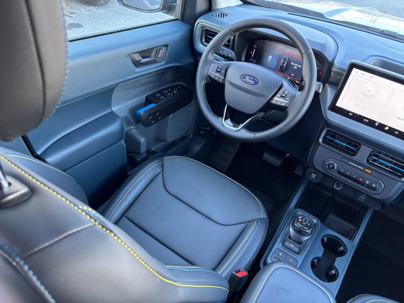 Ford Maverick Vehicle Full-screen Gallery Image 15
