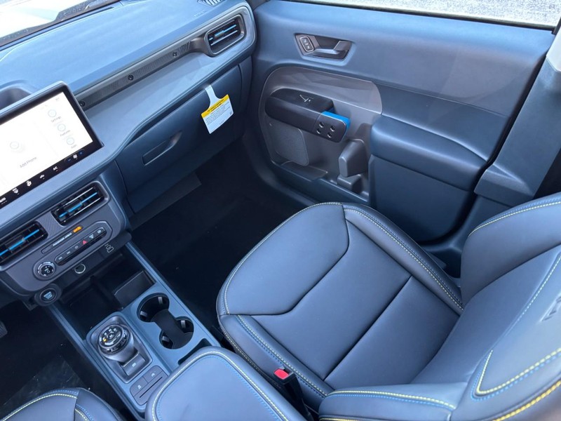 Ford Maverick Vehicle Full-screen Gallery Image 17