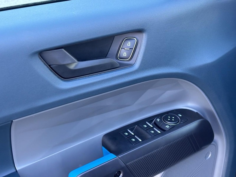 Ford Maverick Vehicle Full-screen Gallery Image 19