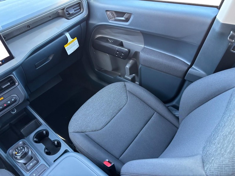 Ford Maverick Vehicle Full-screen Gallery Image 16
