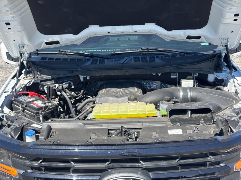 Ford F-150 Vehicle Full-screen Gallery Image 02