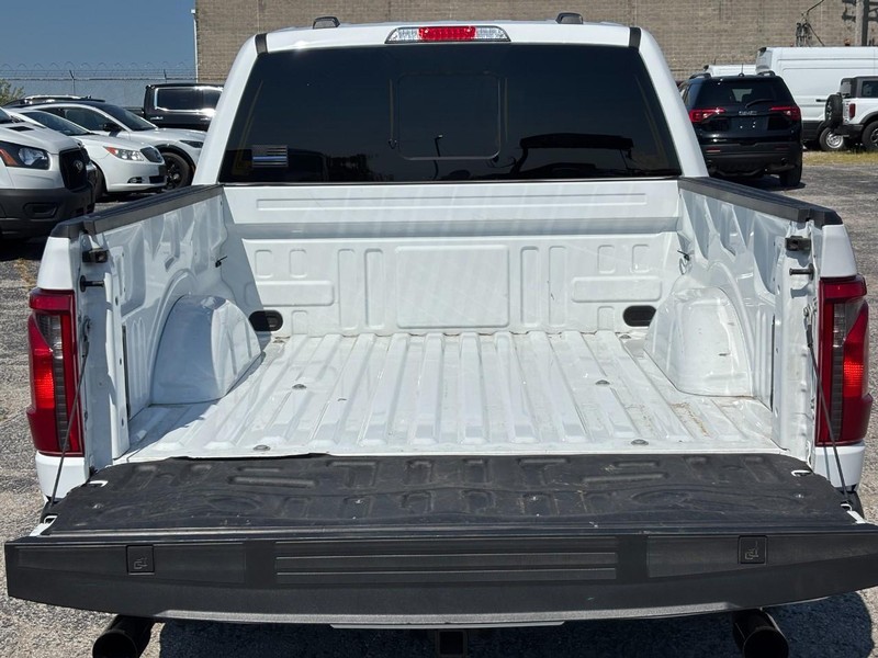 Ford F-150 Vehicle Full-screen Gallery Image 12