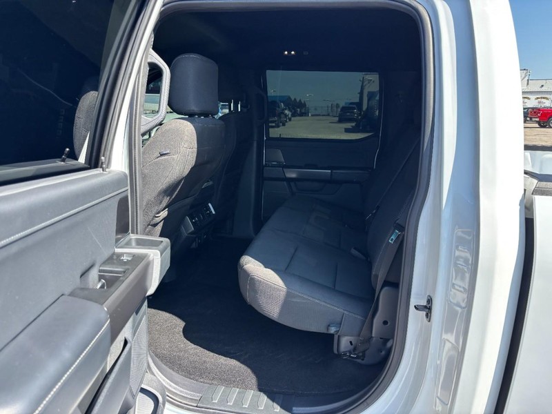 Ford F-150 Vehicle Full-screen Gallery Image 14