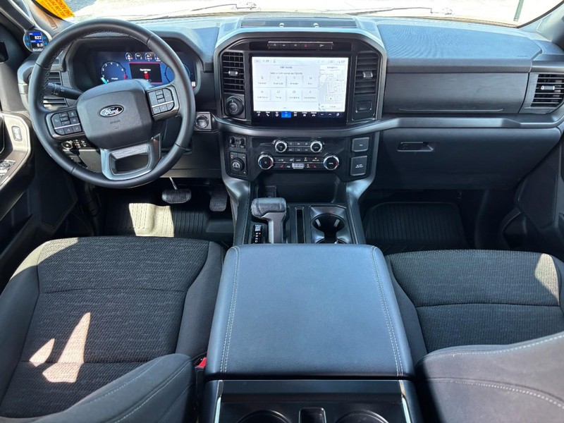 Ford F-150 Vehicle Full-screen Gallery Image 16