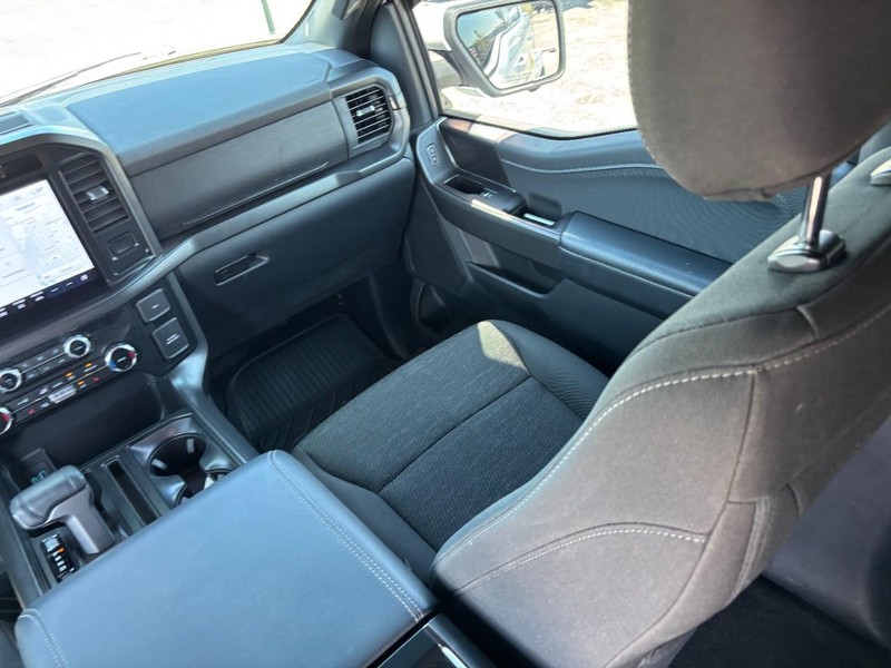 Ford F-150 Vehicle Full-screen Gallery Image 17