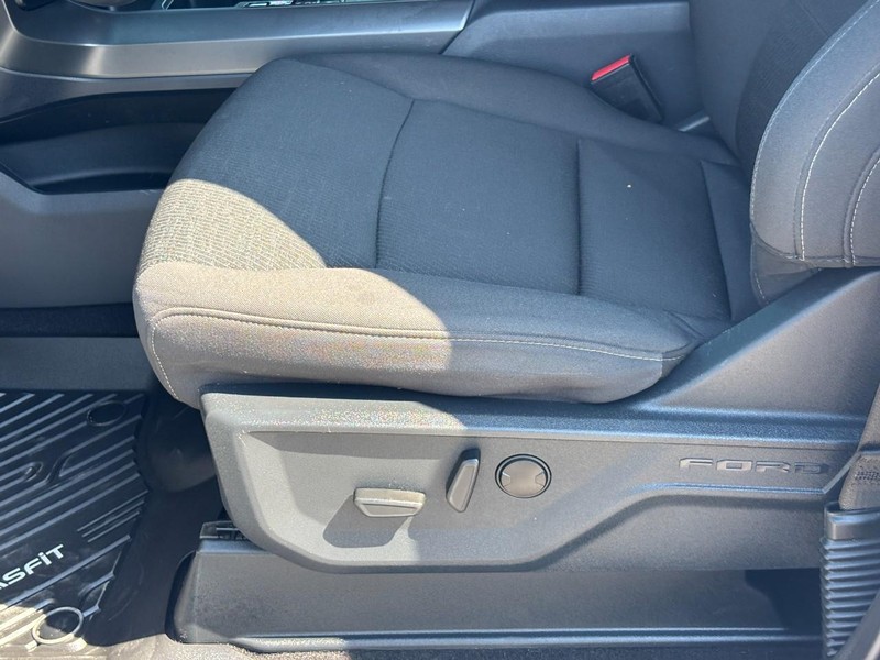 Ford F-150 Vehicle Full-screen Gallery Image 18