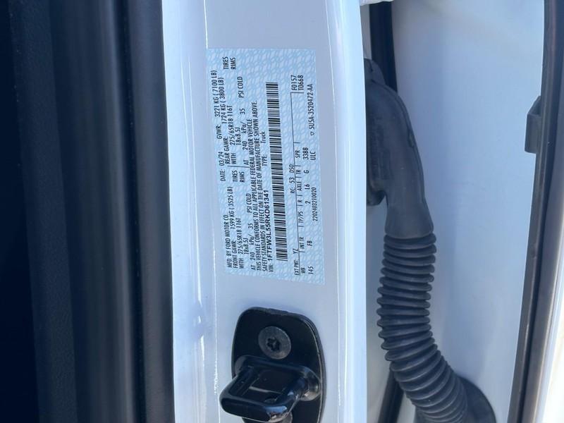 Ford F-150 Vehicle Full-screen Gallery Image 27