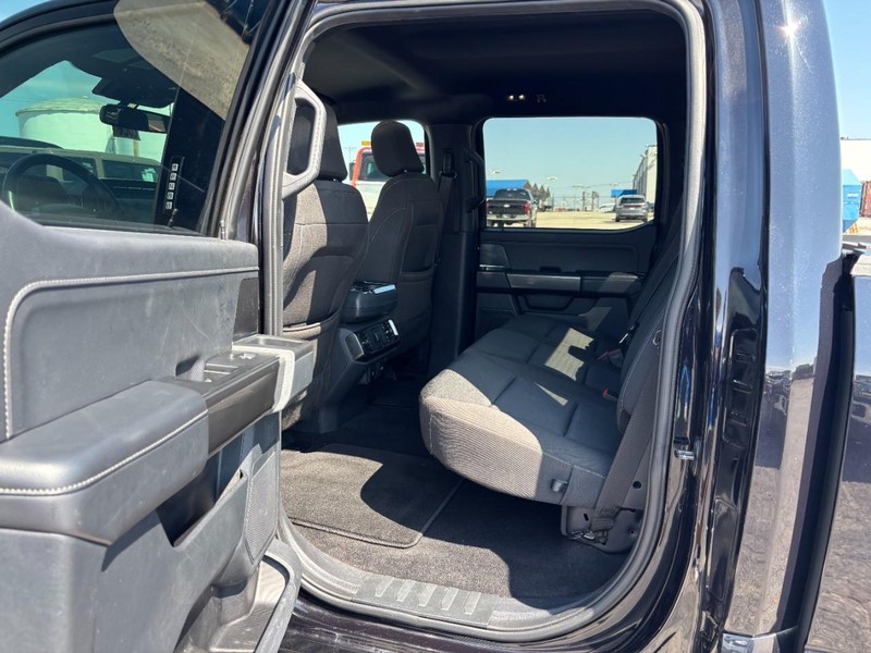 Ford F-150 Vehicle Full-screen Gallery Image 13