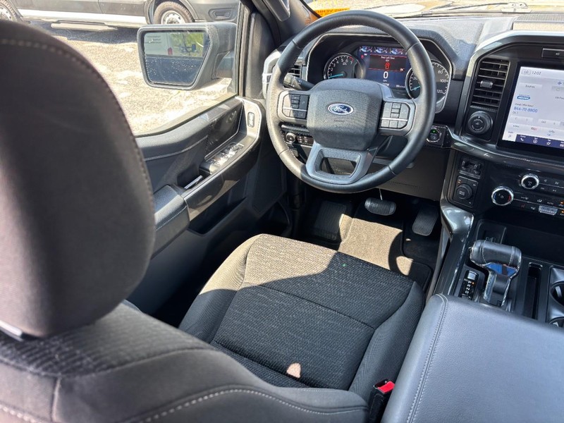 Ford F-150 Vehicle Full-screen Gallery Image 14