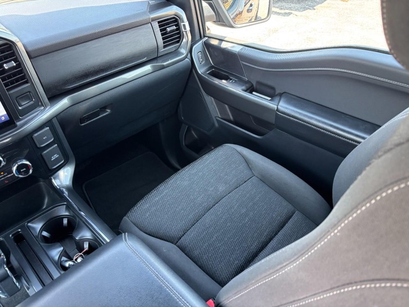 Ford F-150 Vehicle Full-screen Gallery Image 16