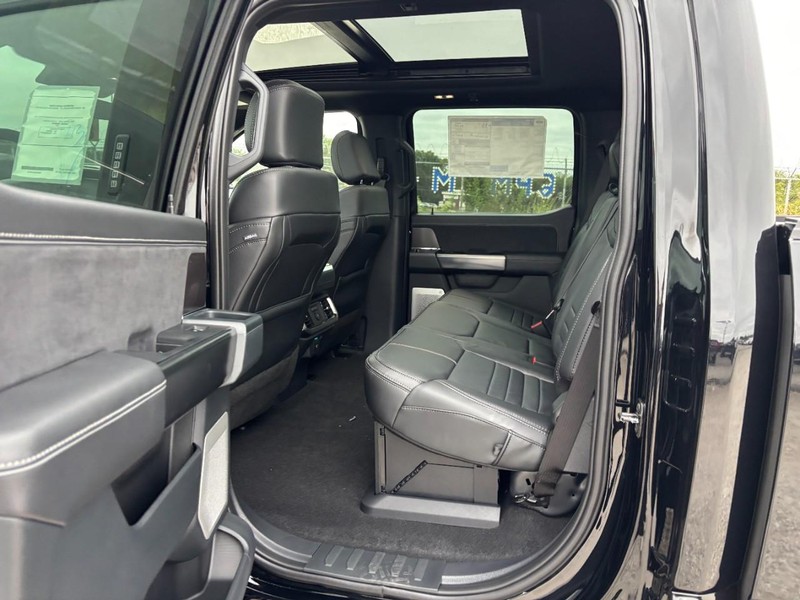 Ford F-150 Vehicle Full-screen Gallery Image 13
