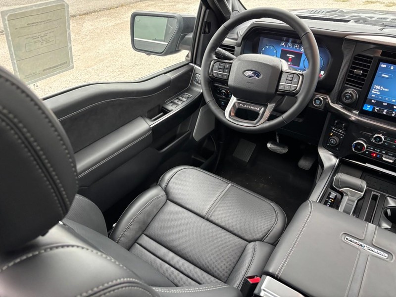 Ford F-150 Vehicle Full-screen Gallery Image 14