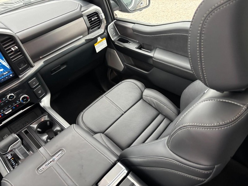 Ford F-150 Vehicle Full-screen Gallery Image 16