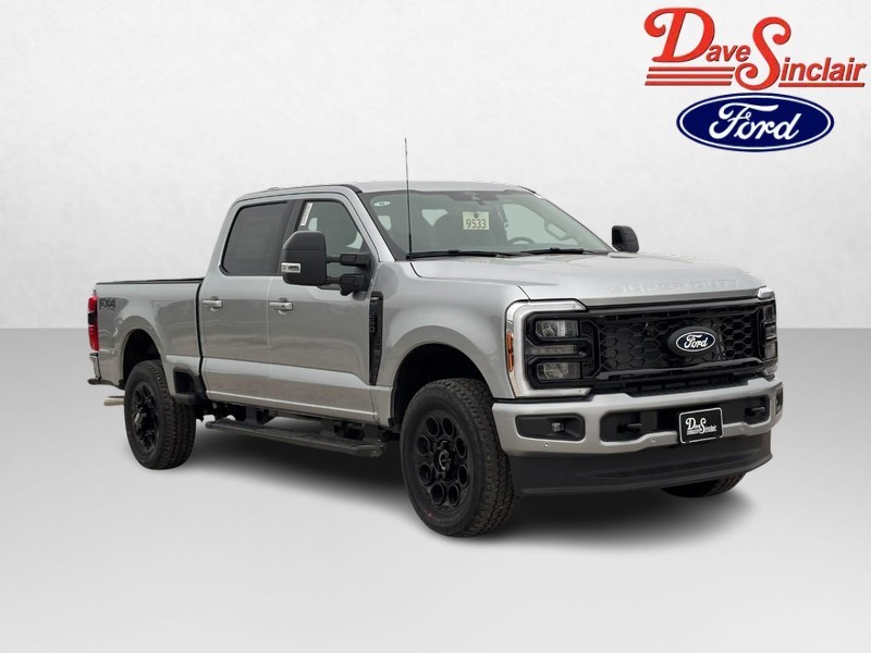 Ford Super Duty F-250 SRW Vehicle Full-screen Gallery Image 04