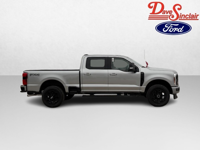 Ford Super Duty F-250 SRW Vehicle Full-screen Gallery Image 05