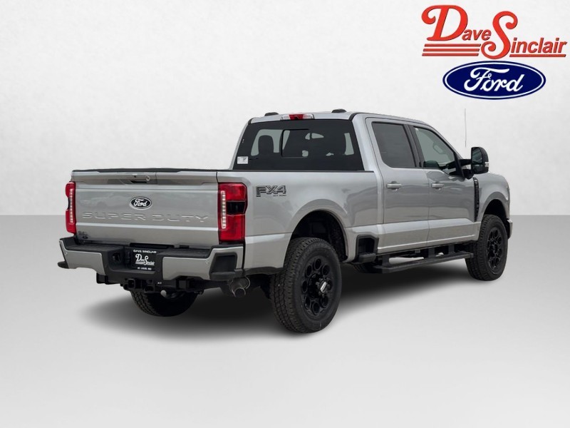 Ford Super Duty F-250 SRW Vehicle Full-screen Gallery Image 07