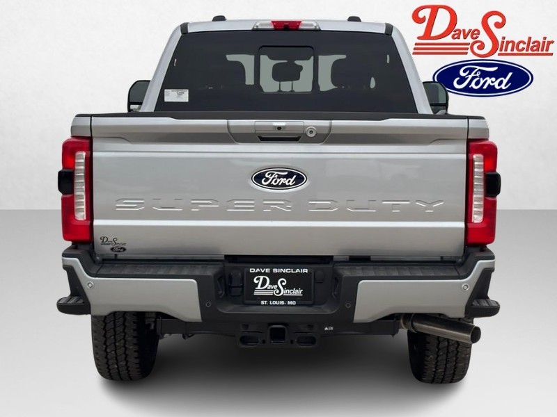 Ford Super Duty F-250 SRW Vehicle Full-screen Gallery Image 08