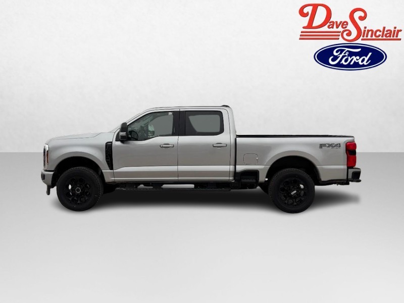 Ford Super Duty F-250 SRW Vehicle Full-screen Gallery Image 10