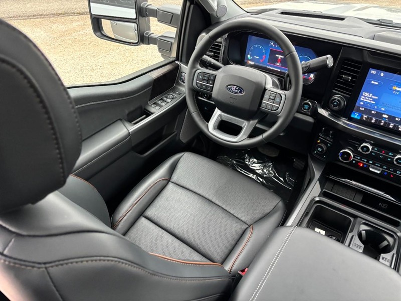 Ford Super Duty F-250 SRW Vehicle Full-screen Gallery Image 14