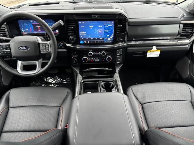 Ford Super Duty F-250 SRW Vehicle Full-screen Gallery Image 15