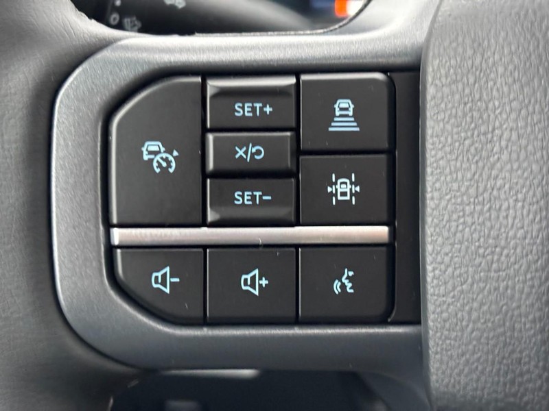 Ford Super Duty F-250 SRW Vehicle Full-screen Gallery Image 19