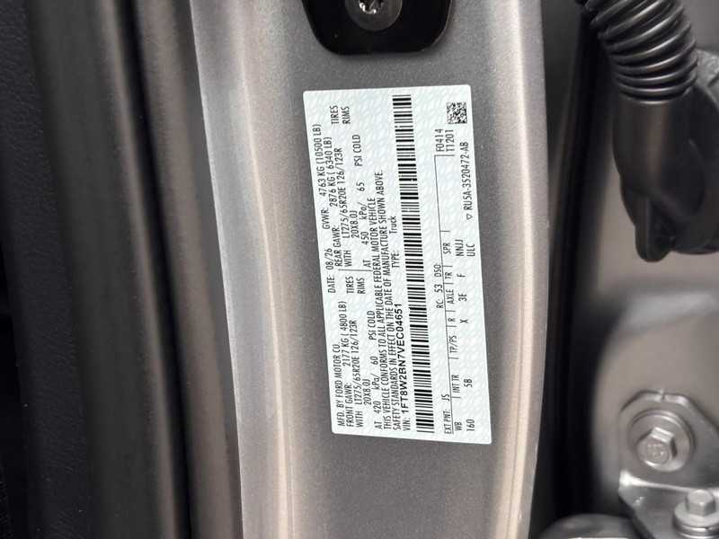Ford Super Duty F-250 SRW Vehicle Full-screen Gallery Image 26