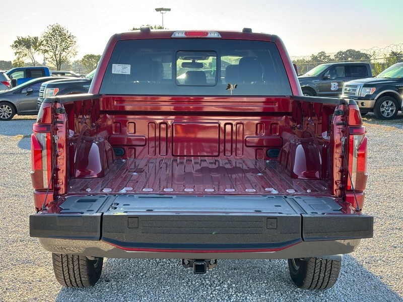 Ford F-150 Vehicle Full-screen Gallery Image 11