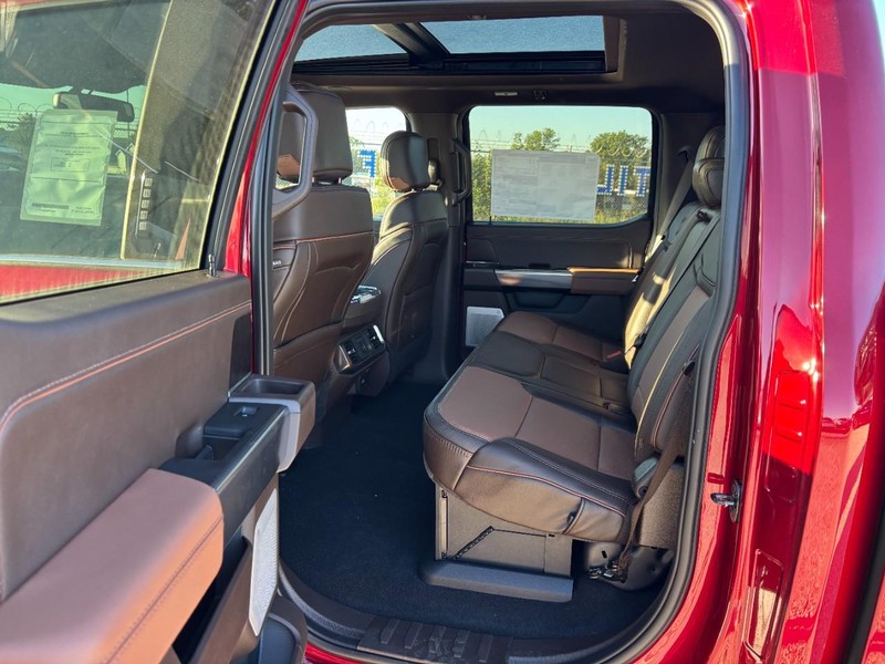 Ford F-150 Vehicle Full-screen Gallery Image 13