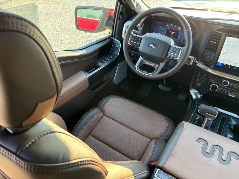 Ford F-150 Vehicle Full-screen Gallery Image 14