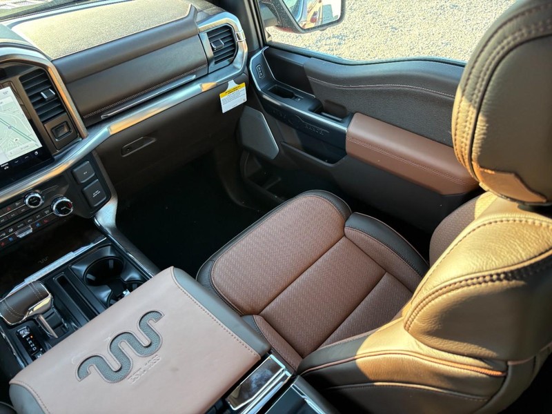 Ford F-150 Vehicle Full-screen Gallery Image 16