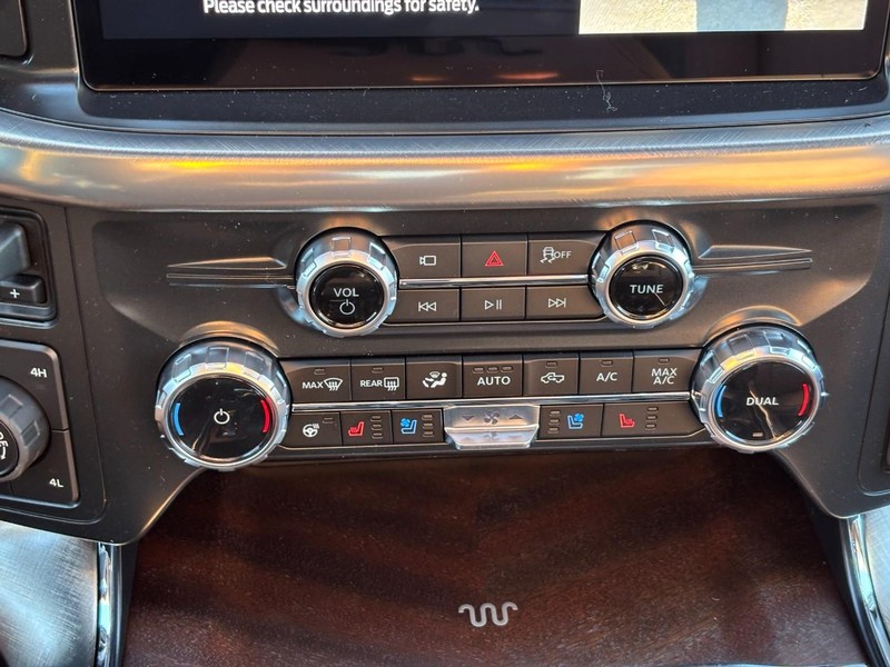 Ford F-150 Vehicle Full-screen Gallery Image 25