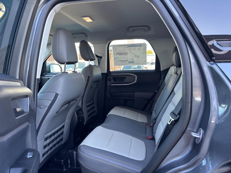 Ford Bronco Sport Vehicle Full-screen Gallery Image 14