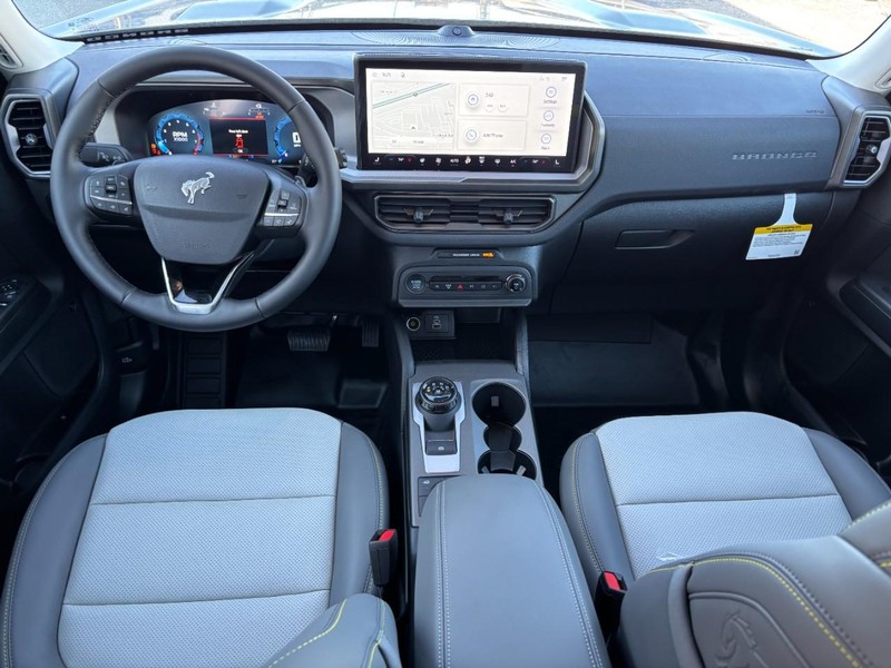Ford Bronco Sport Vehicle Full-screen Gallery Image 16