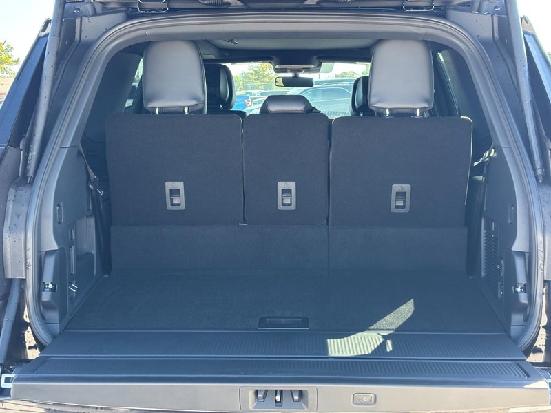 Ford Expedition Vehicle Image 11